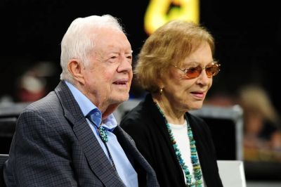 Texas kormányzója tévedésből Jimmy Carter egy éve meghalt feleségének nyilvánított részvétet a férje halála miatt