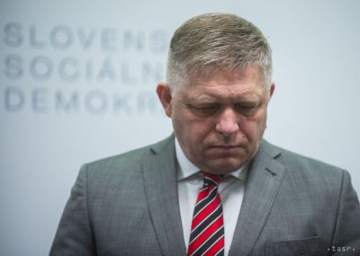 Fico ellen tüntetnek a Kormányhivatal előtt