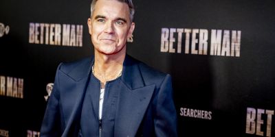 Ingyenes meglepetéskoncerttel népszerűsítette az életrajzi filmjét Robbie Williams