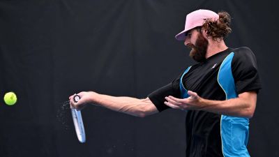 Opelka valósággal leütötte Djokovicot a pályáról Brisbane-ben