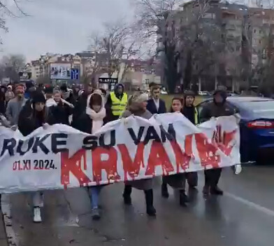 Tüntetők lezárták a péterváradi hidat – VIDEÓ