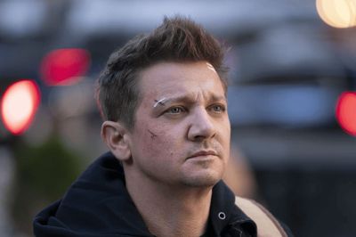 Jeremy Renner megható vallomással emlékezett vissza újjászületésére