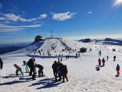 Tömegek a Sinaia lejtőin: leállítják a felvonójegyek árusítását