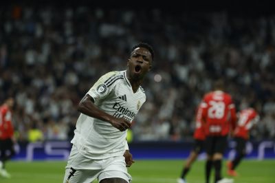 Vinícius Júniort kiállították, a 95. percben fordított a Real Madrid Valenciában