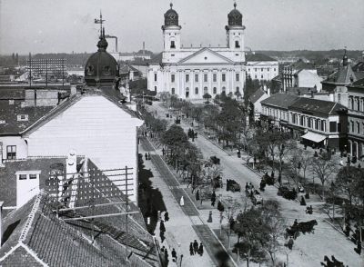 Záptojással dobták meg a főispánt Debrecenben, majd ütlegelték is