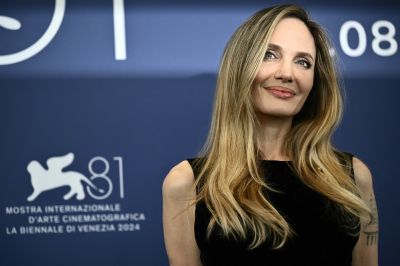 Angelina Jolie elvesztette a hangját