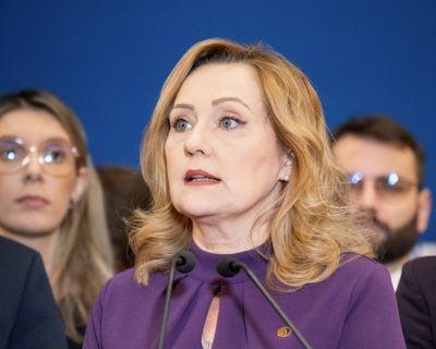 Elena Lasconi: Antonescu csak egy bábu a hatalom megtartására irányuló játékban