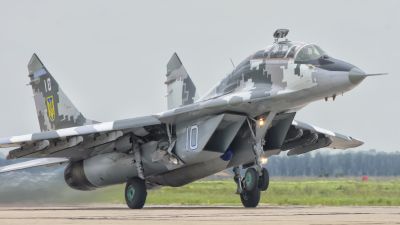 Hihetetlen videó terjed egy ukrán MiG-29-esről – Kötélből lehettek a pilóta idegei