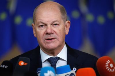 Olaf Scholz német kancellár az európai autóipar támogatásáért lobbizik