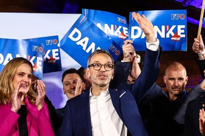 Ausztriába is befújta az atlanti fuvallat a demokráciát, a választásokon győztes FPÖ elnöke alakíthat kormányt 