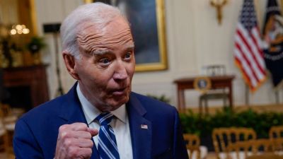 Biden újabb szerencsétlenkedésén nevet a fél világ + videó