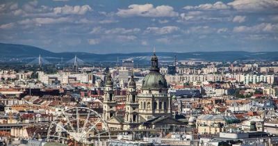 Budapest tényleg semleges: Nyugatról és Keletről is özönlenek a turisták