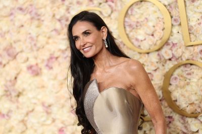 Demi Moore 62 évesen is úgy jelenik meg, hogy a kés megáll a levegőben