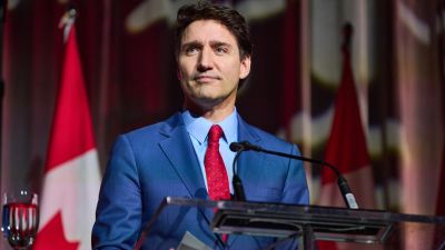 Egykor politikai rocksztár volt, most lemondott Justin Trudeau