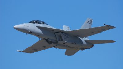 Hiába köhög a szupermodern vadászgépek fejlesztési programja, Amerika nyugdíjazhatja a legendás F/A-18 Horneteket