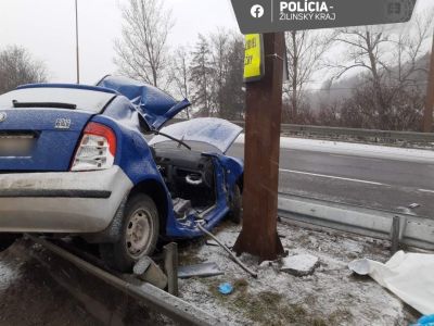 Jelzőtáblának vezette a Fabiát, meghalt az utasa