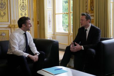  Macron is beleszállt Elon Muskba, azzal vádolja, közvetlenül beavatkozik választásokba  