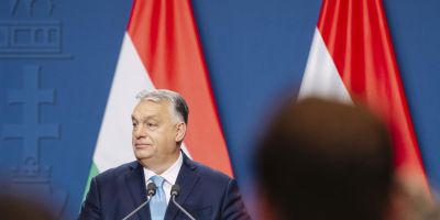 „Makkegészséges vagyok. Ne reménykedjenek!” – üzente Orbán Viktor Indiából, de arról, honnan van pénze az útra, nem beszélt