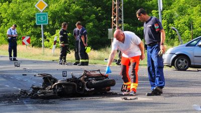 Bíróság előtt a nő, akinek a kutyája miatt meghalt egy motoros