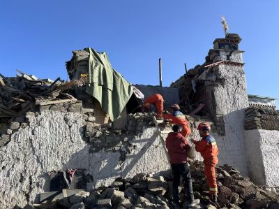 Erős földrengés volt Tibetben, több tucatnyian meghaltak