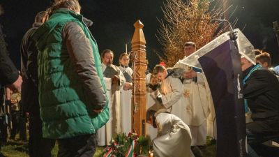 Kopjafát avattak Potápi Árpád János emlékére Erdélyben