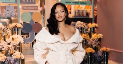 Rihanna izzasztóan szexi fotósorozattal indította az évet: semmit sem bíz a képzeletre a kétgyermekes édesanya vadító vörös szettje