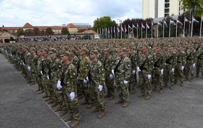 Soha ennyien ennyire rövid idő alatt nem csatlakoztak a honvédséghez