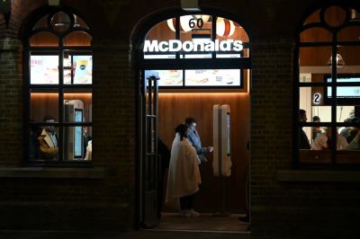 Sok száz fiatal dolgozója vádolja zaklatással a brit McDonald's-ot