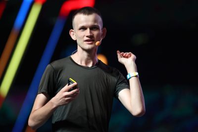 Vitalik Buterin félti az emberiség biztonságát, leállítaná az AI versenyt?