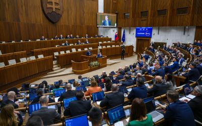 Az ellenzék szerint Fico kivezetné Szlovákiát Európából, a kormányfő a román és az osztrák helyzetet elemezné