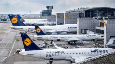 Ezrével toborozzák az embereket a Lufthansa-csoportnál: ezekbe a pozíciókba keresnek munkaerőt