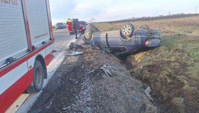 Felborult egy autó Hargita megyében, ketten kórházba kerültek