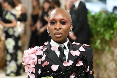 Kopasz, piercinges, queer, és még a gravitációval is dacol – Cynthia Erivo felemelkedése