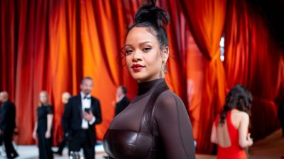 Rihanna egy szexi fotósorozatban mutatta meg testét