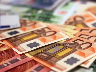 Borzasztóan lemaradt a forint, a Tescónak kiosztottak egy pofont