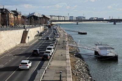 Csak ne olyan sebesen! Péntektől lassítani kell a Budai alsó rakparton