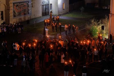 Fáklyás felvonulással emlékeztek Nagyenyed pusztulásáról