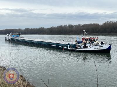 Léket kapott és süllyedni kezdett egy hajó a Dunán