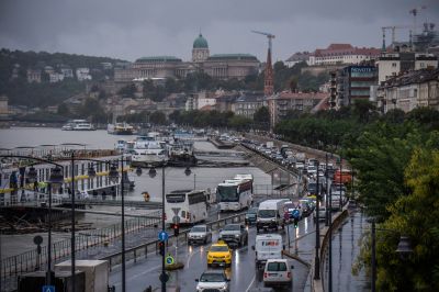 Péntektől csak 50 km/órával lehet menni a Budai alsó rakparton