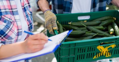 Szívhatják a fogukat a munkáltatók: megemelt egy adót a kormány