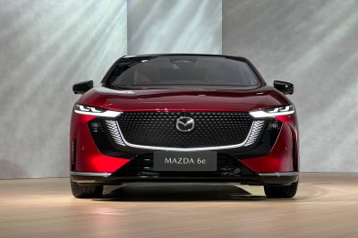 Végre egy rendes, hátsókerekes prémium szedán Japánból! Vagy Kínából? - Bemutató: Mazda6e e-Skyactiv EV