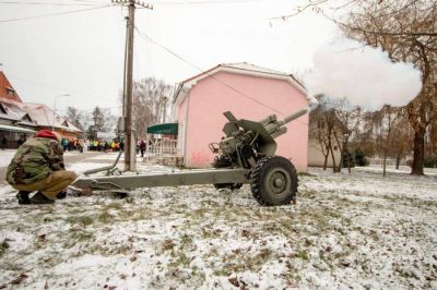 Annyian akarnak futni Gútán, hogy a szervezőknek további érmeket kellett rendelni