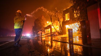 Ijesztő hírek érkeztek a Los Angeles-i tűzvészről, nagyon aggódik a tűzoltóság az éjszaka miatt