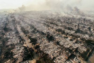 Drónfelvételen, hogy mekkora pusztítást okozott a Los Angeles-i tűz