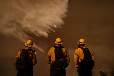 Kanada, Texas és Mexikó is részt vesz a Los Angeles-i erdőtüzek elleni küzdelemben