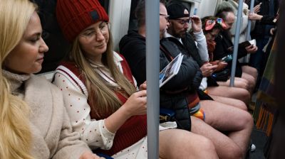 Alsóra vetkőzött utasok lepték el a londoni metrót