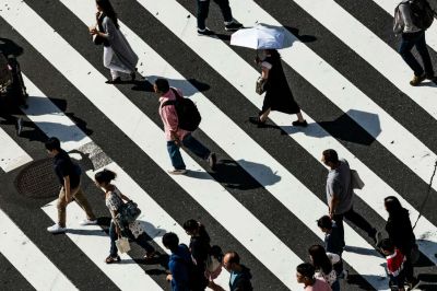 Munkahelyi feszültségek, pszichedelikus terápiák, MI – A pszichológia fontos irányai 2025-ben