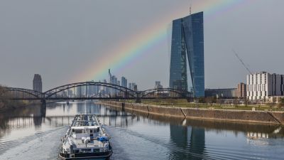 Körültekintően lazíthat idén az EKB