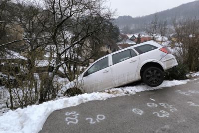 A több autót is letaroló részeg sofőr ámokfutása az árokban ért véget Ózdon