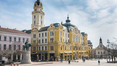 Áramot vezetett a forgalmas pécsi múzeum kapujába egy férfi, csak a véletlenen múlott, hogy nem történt tragédia